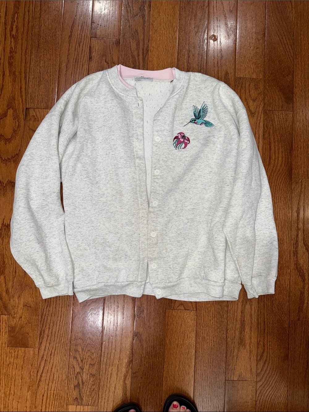 Vintage women’s Gray Embroidered Hummingbird sweatshirt with pockets